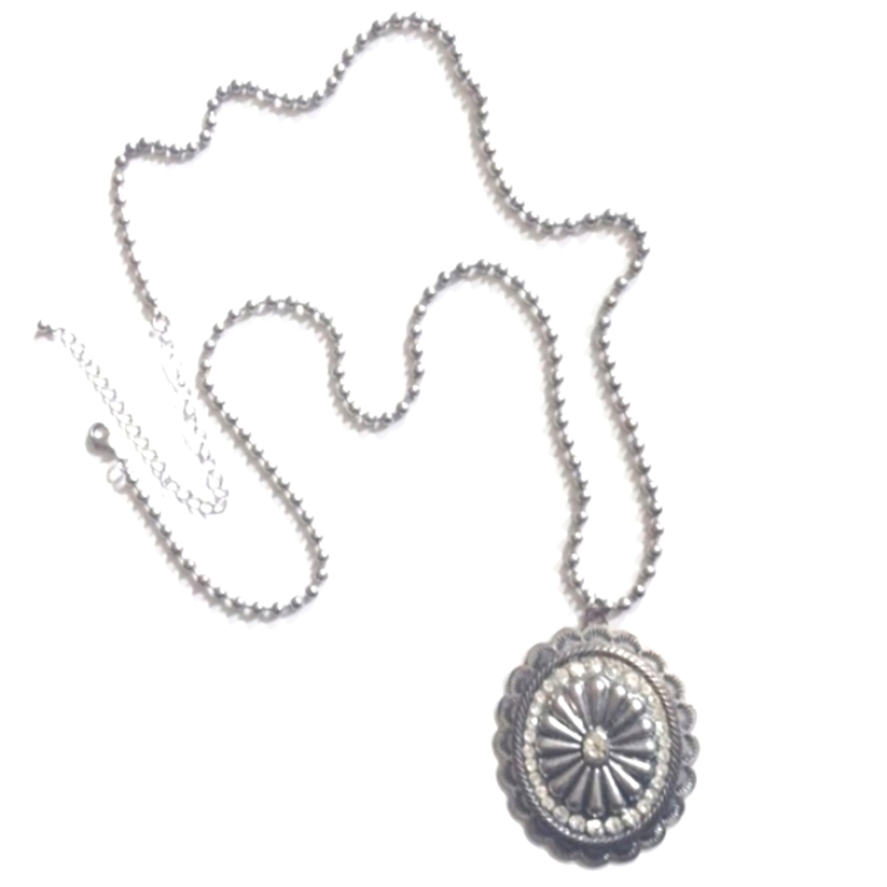 VINTAGE SILVER BEADED CHAIN NECKLACE WITH SILVER/CRYSTAL CONCHO PENDANT - Picture 9 of 9